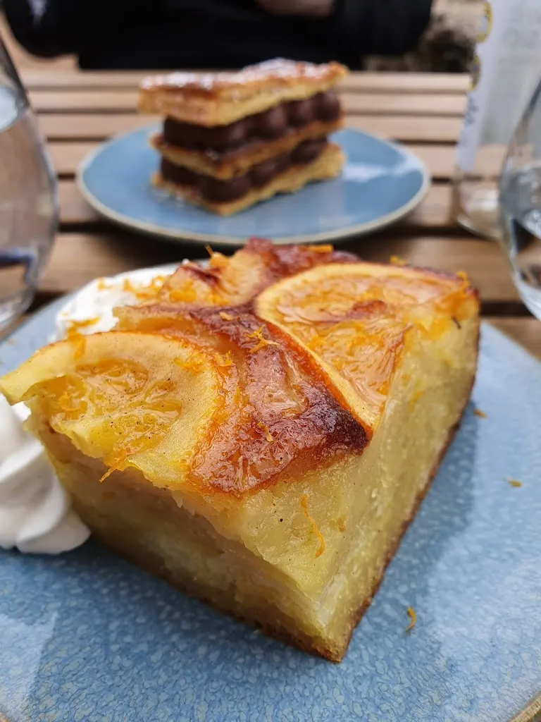 Tati Pinheiro_POLLEN_Clisson_review