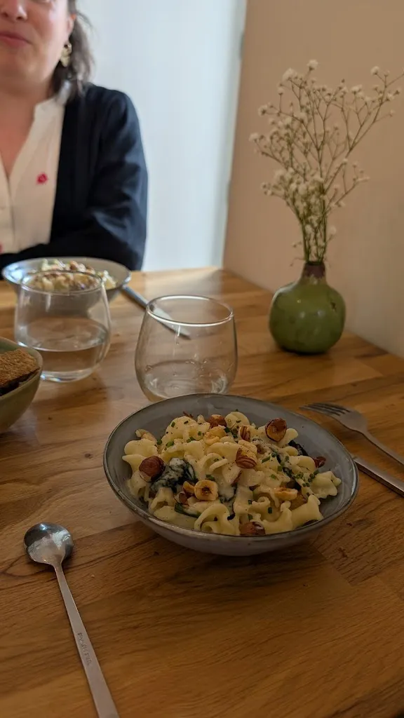 Joyce Hallet_POLLEN_Clisson_review