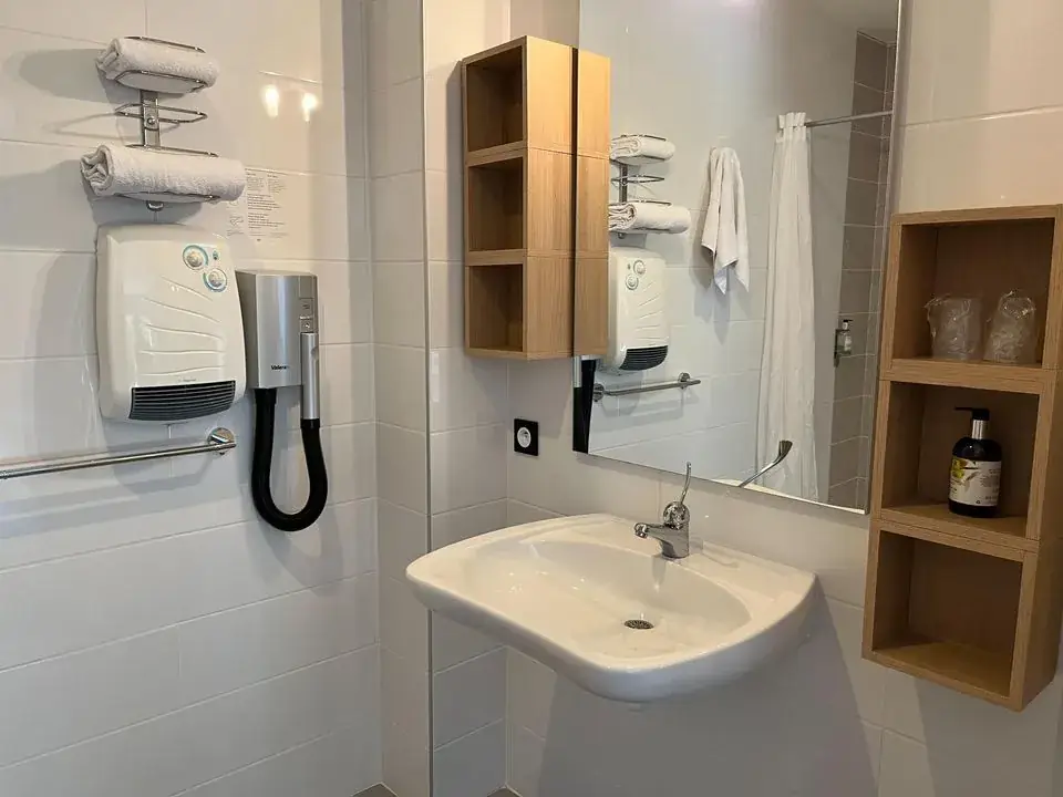 Logis Auberge le Petit Pont_Tennie_slider_image_2