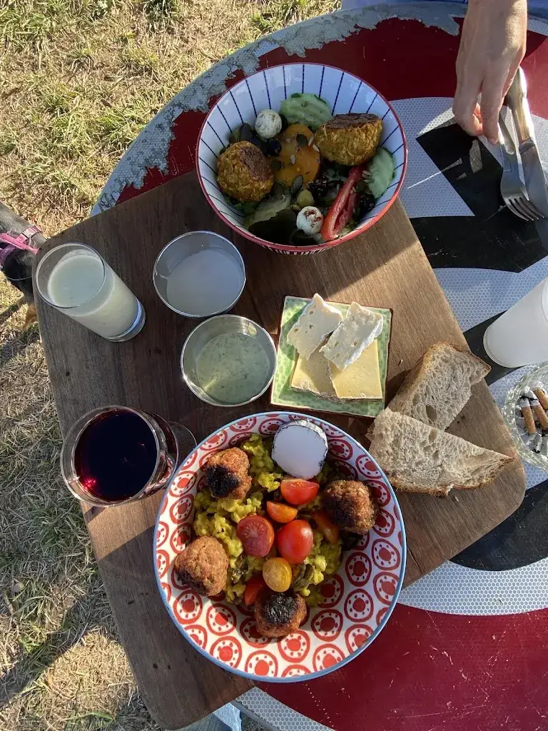 Mina Van Daelen_Guinguette PoséOdon_Conquereuil_review