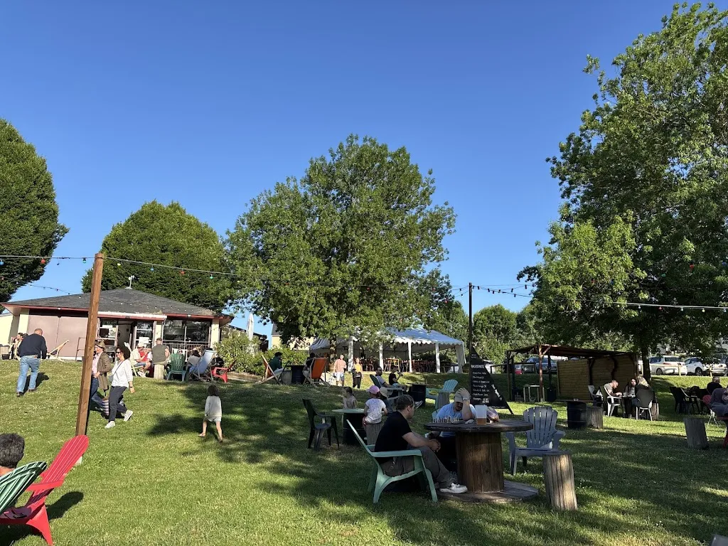 Vidroi Marian_Guinguette du Père Chapuis_Seiches-sur-le-Loir_review