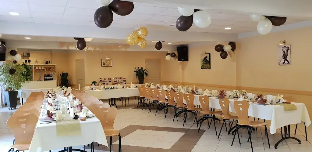 Hôtel Restaurant la Grange restaurant in Cossé-le-Vivien