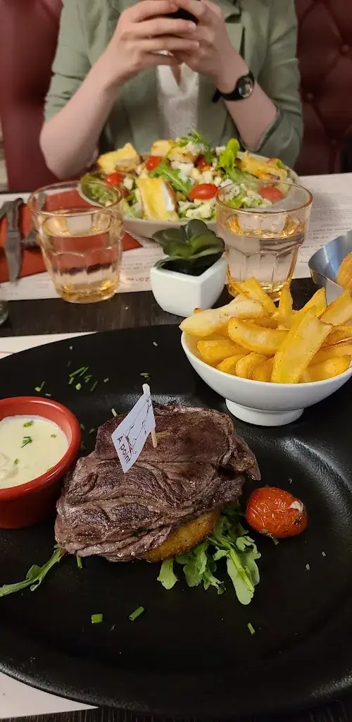 Meynard Cacho_Auberge des 7 Plats_Mans_review