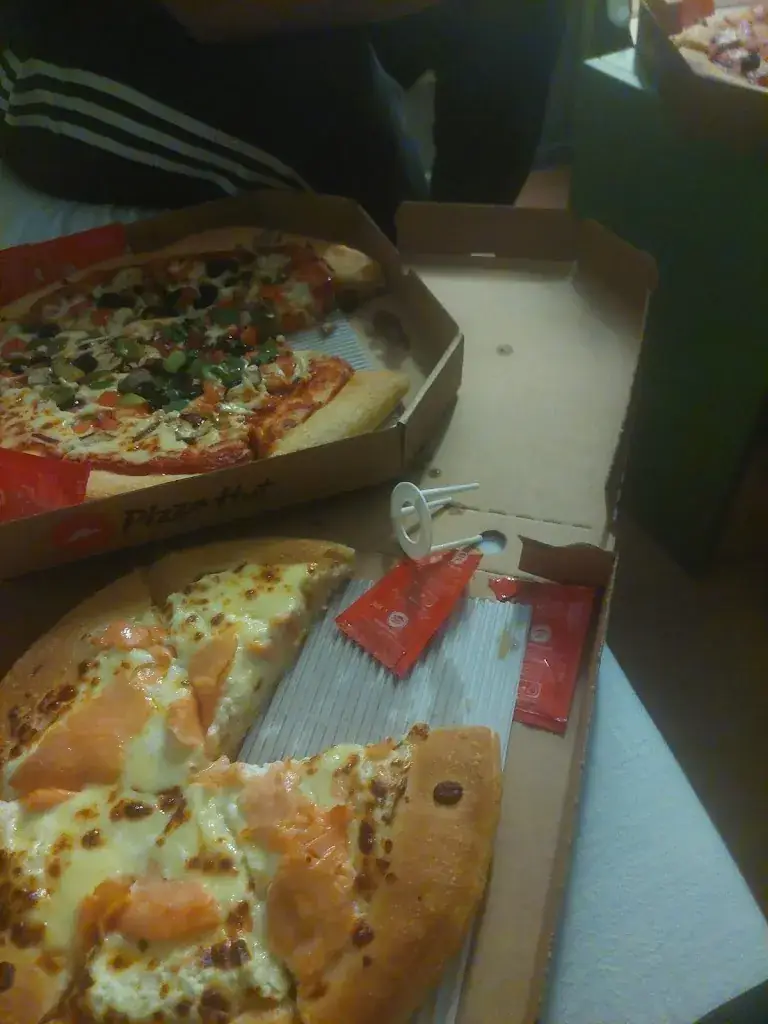 Asif Lak_Pizza Hut_Coulaines_review
