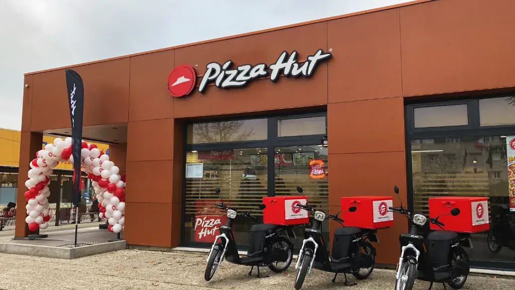 Pizza Hut restaurant in Coulaines