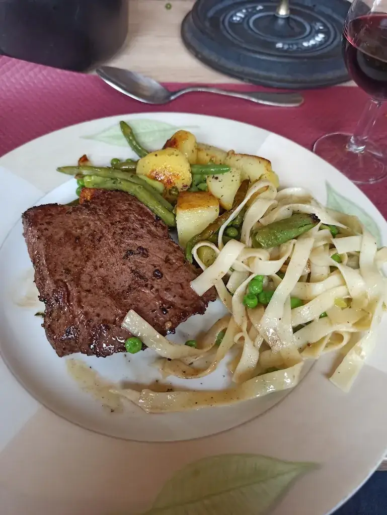 Le Bistrot Du Village restaurant in Brains-sur-Gée