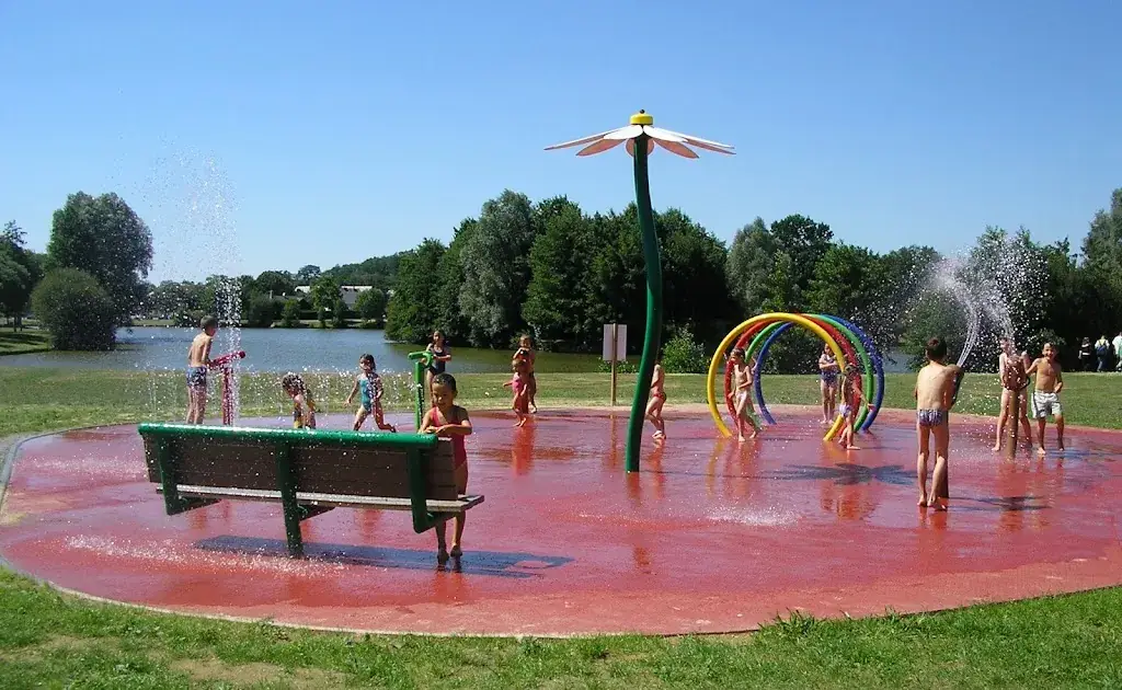 Camping du Mûrier restaurant in Craon