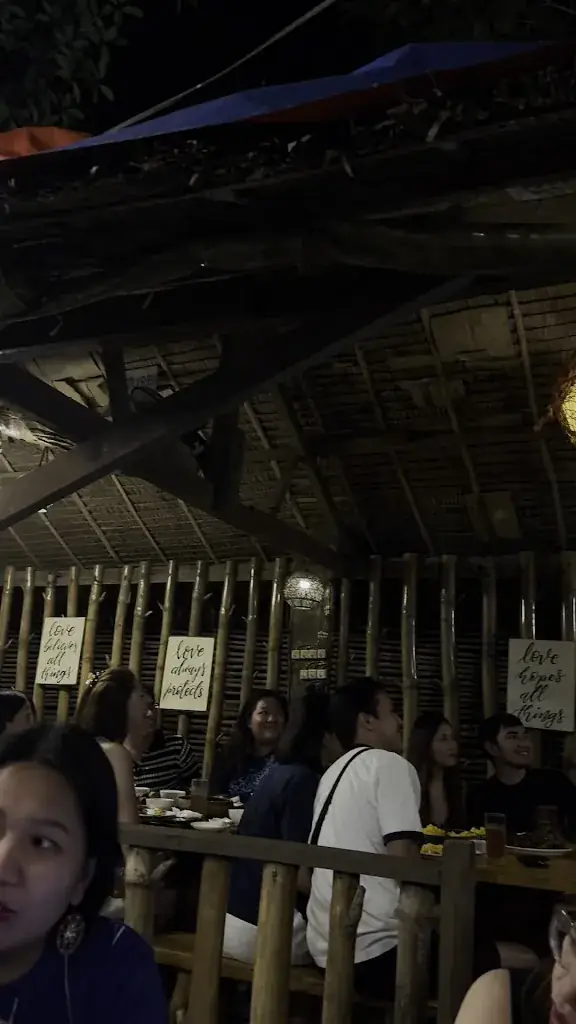 Corinne_Santino's Grill_Philippines_recensione