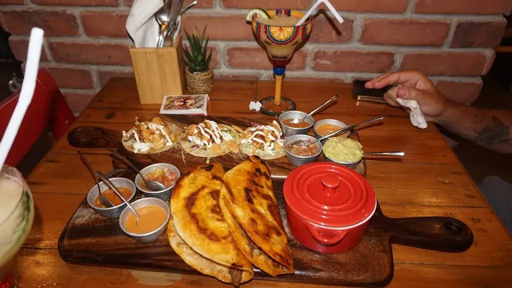 Selena Castaño_Salud By Get Real_Philippines_recensione