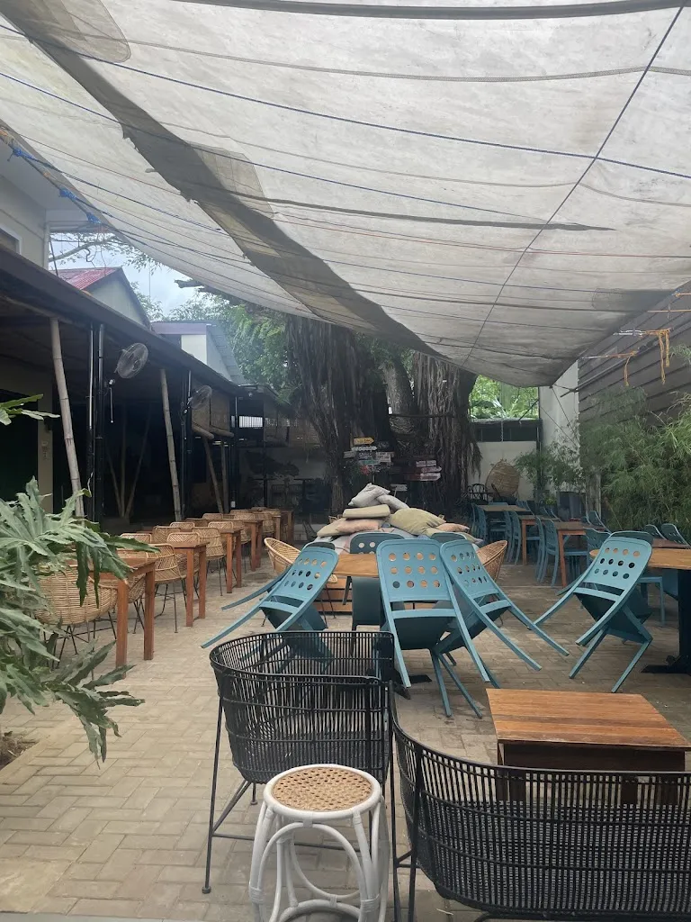 FOLLOW YOUR TASTE ristorante a Philippines