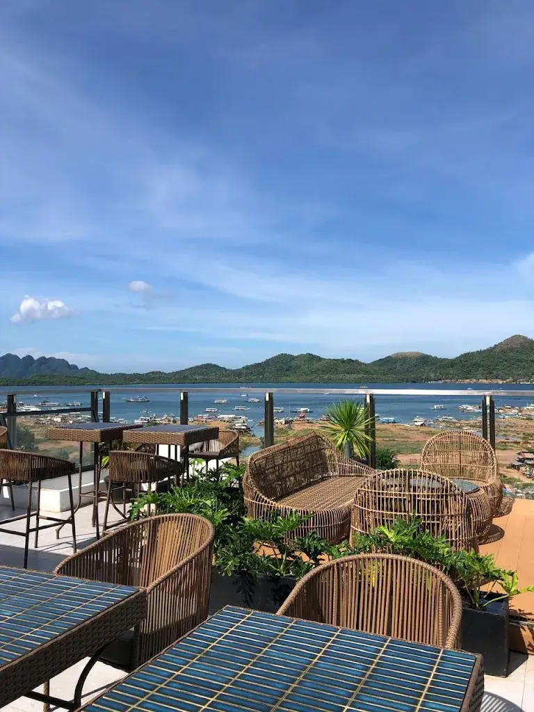 Nick Thompson_Lutgardo’s Restaurant and Sunset Bar_Philippines_review