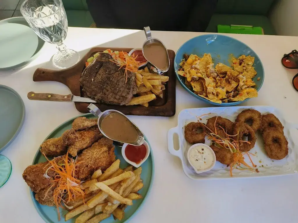 Ronelyn Esmama_Mary Chilett Cafe & Bar_Philippines_review