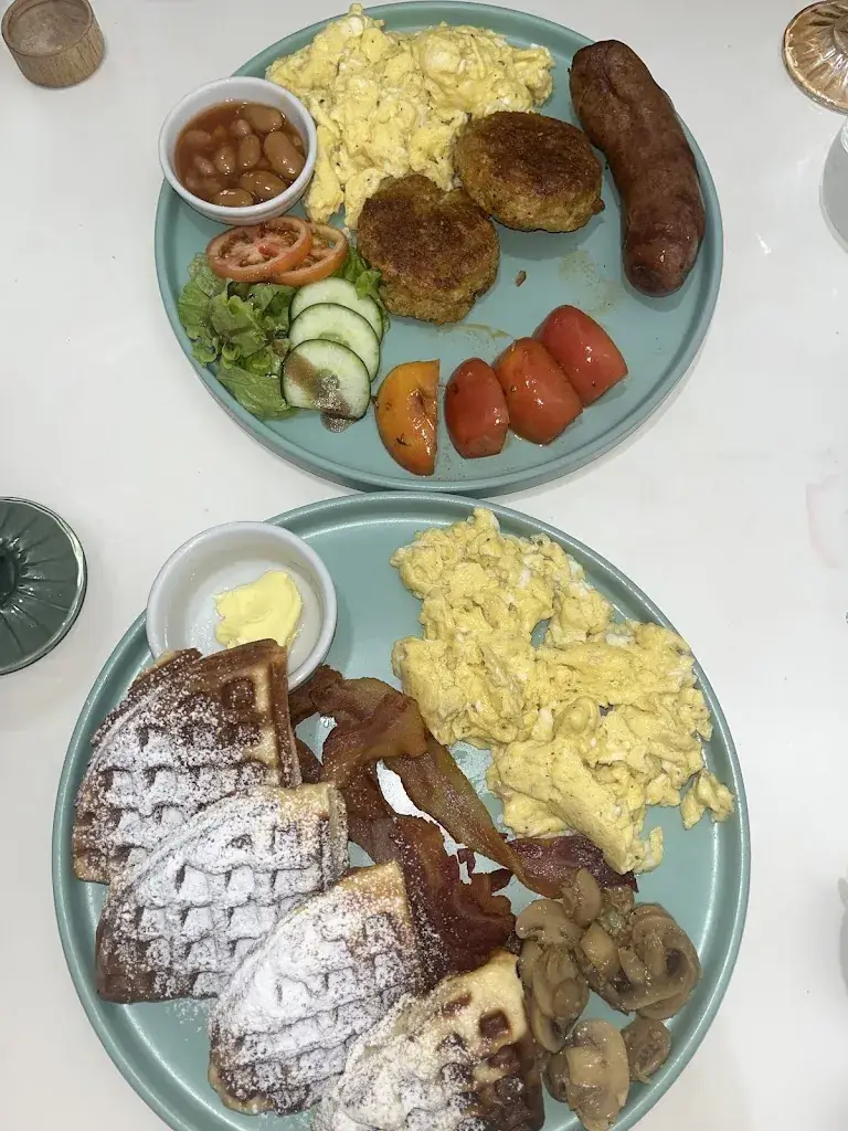 Ashley Wallin_Mary Chilett Cafe & Bar_Philippines_review