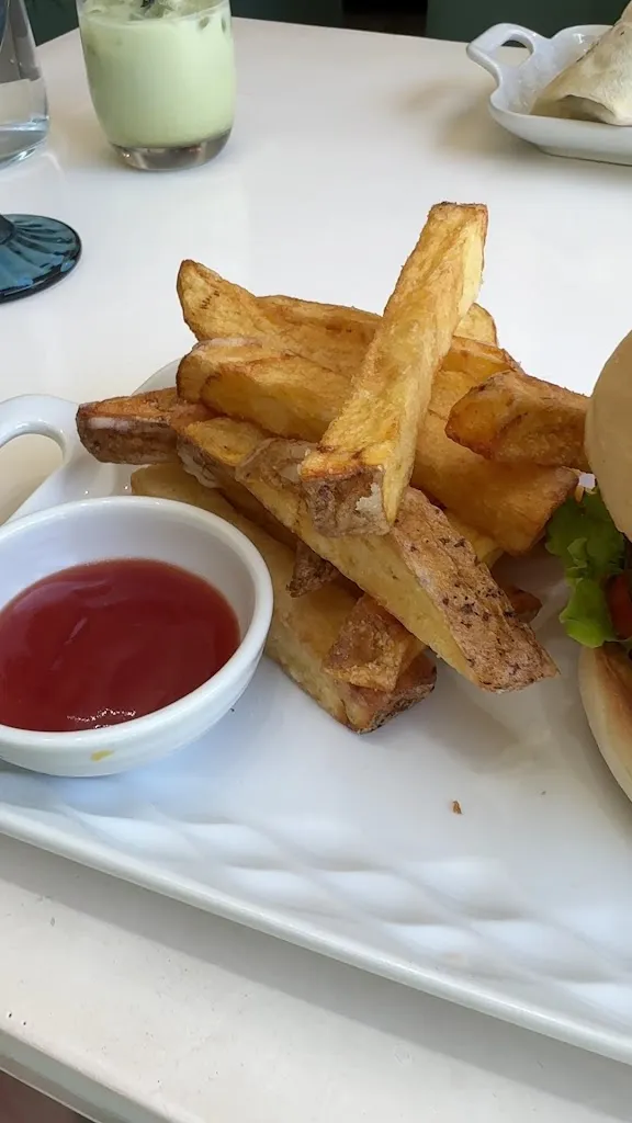 MC Cafe & Bar_Philippines_slider_image_2