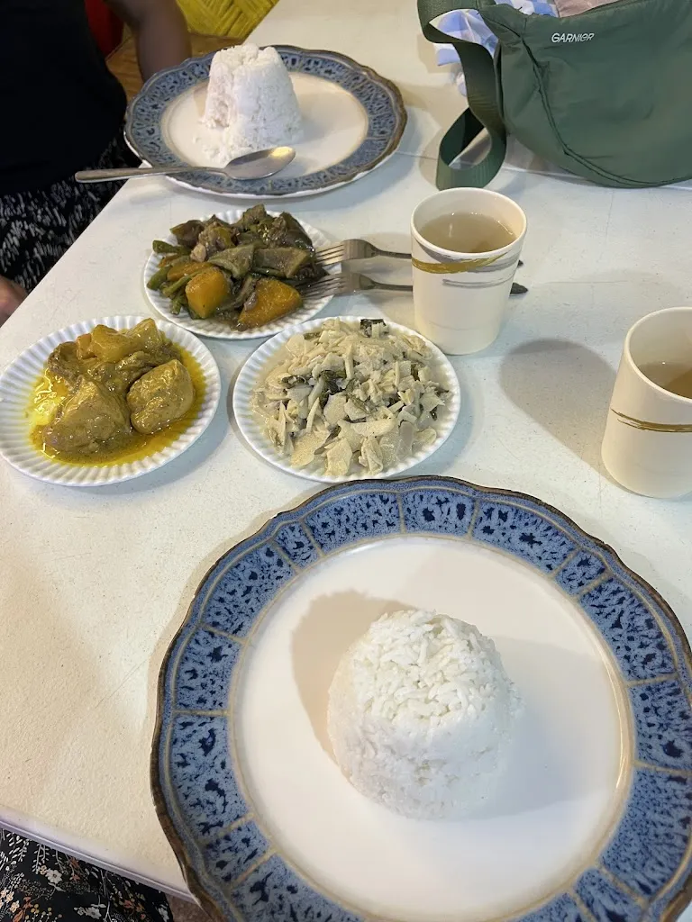 Adéla Hlavová_Rose Dan Ihaw Ihaw_Philippines_review