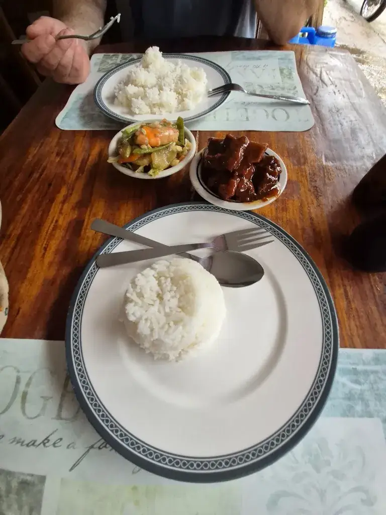 Raylene Perry_Red Rock Coron Snack House_Philippines_recensione