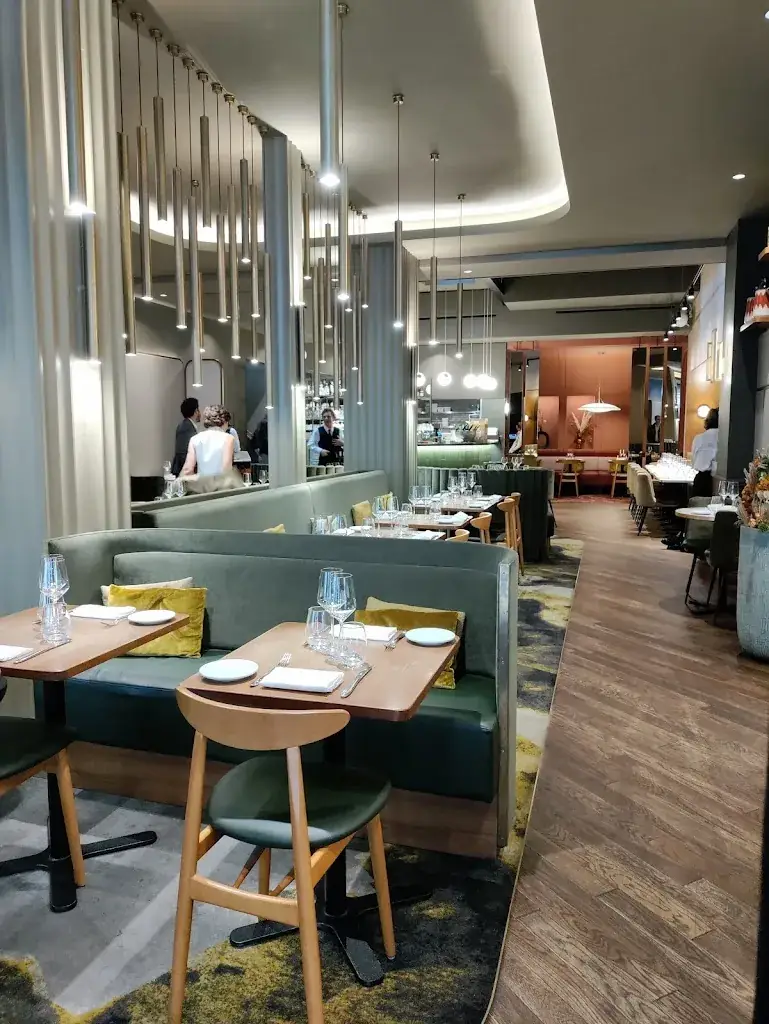 Arthur Molines_Sphère_Paris_review