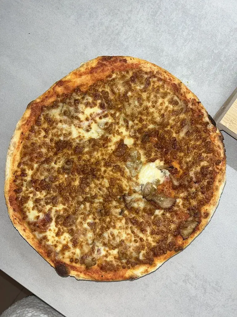 Enzo boudou_Distributeur Pizza Dolce Vita_Écommoy_review