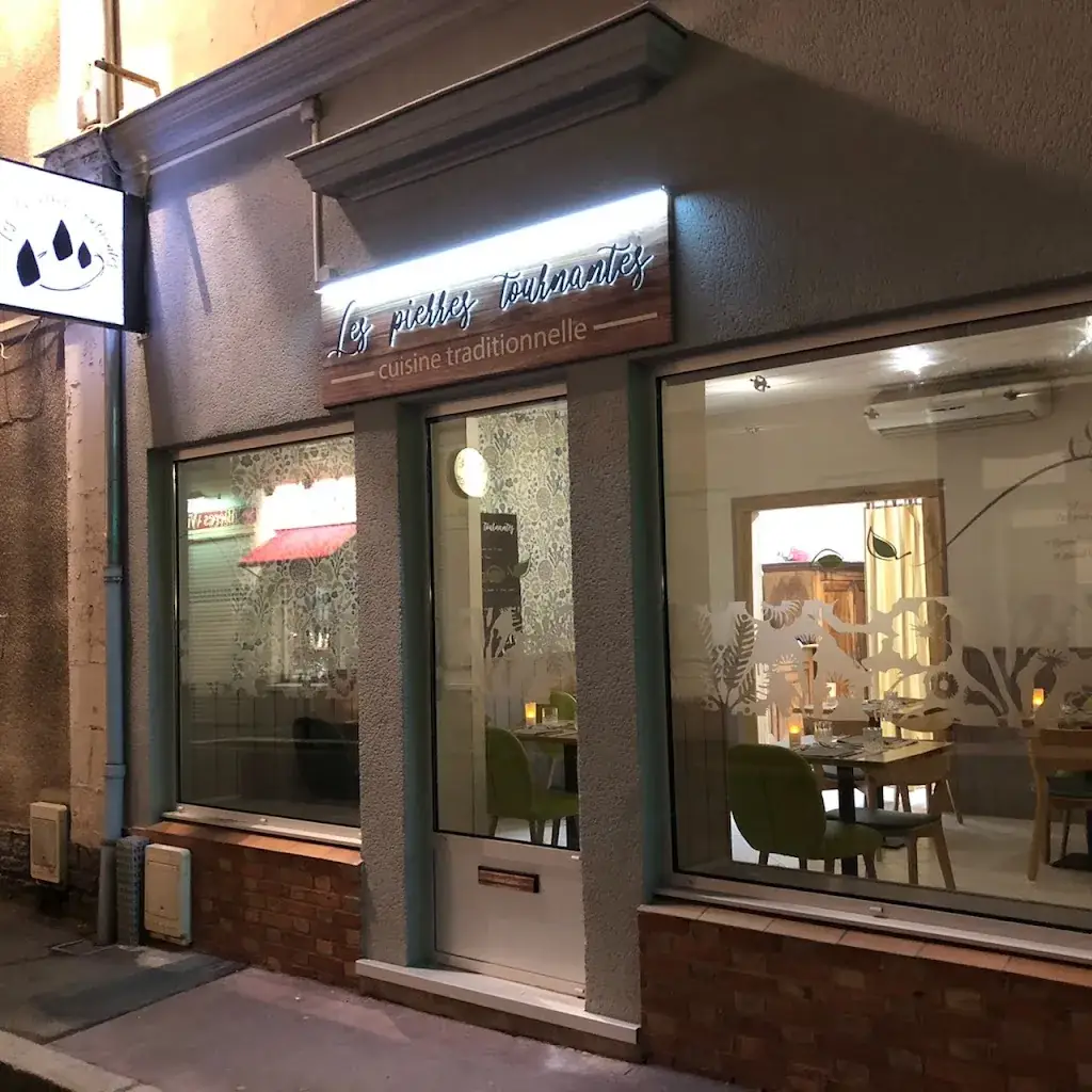 Les Pierres Tournantes... Restaurant in Écommoy