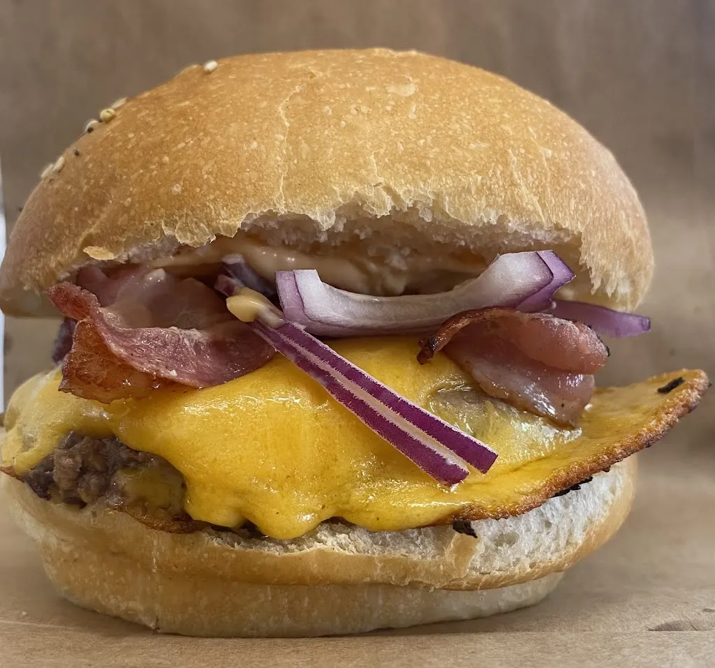 Ouest Burger restaurant in Falleron