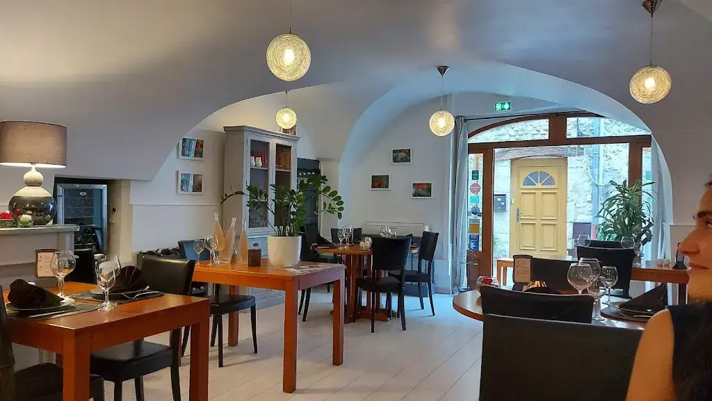 Restaurant La Petite France_Montélimar_slider_image_1