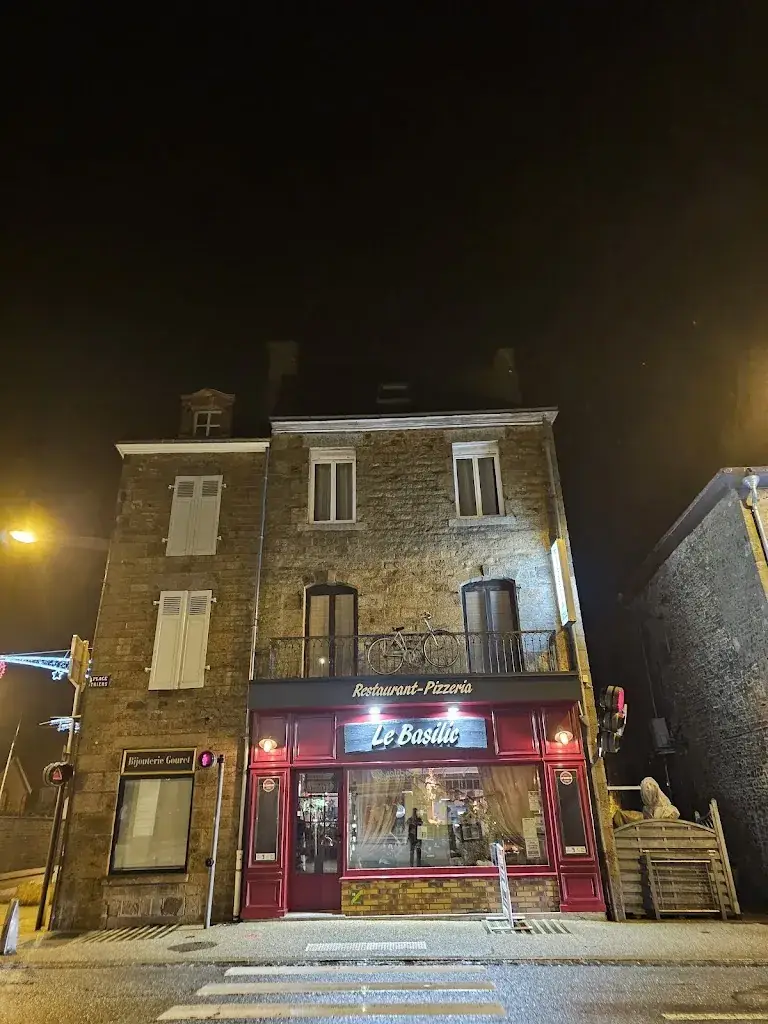 Padraig McGuire _Le Basilic_Ernée_review