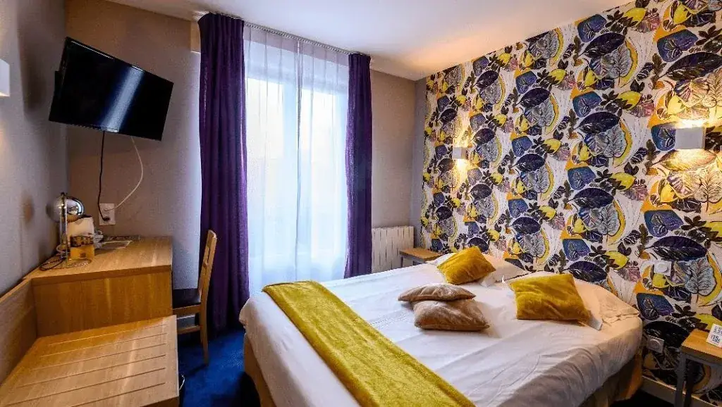 Logis Hôtel du Grand Cerf_Ernée_slider_image_2