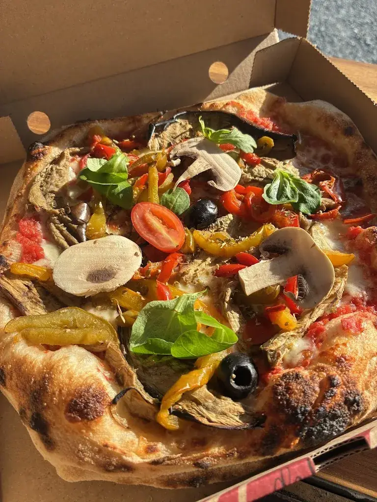 Dionysos pizza_Saint-Denis-de-Gastines_slider_image_1