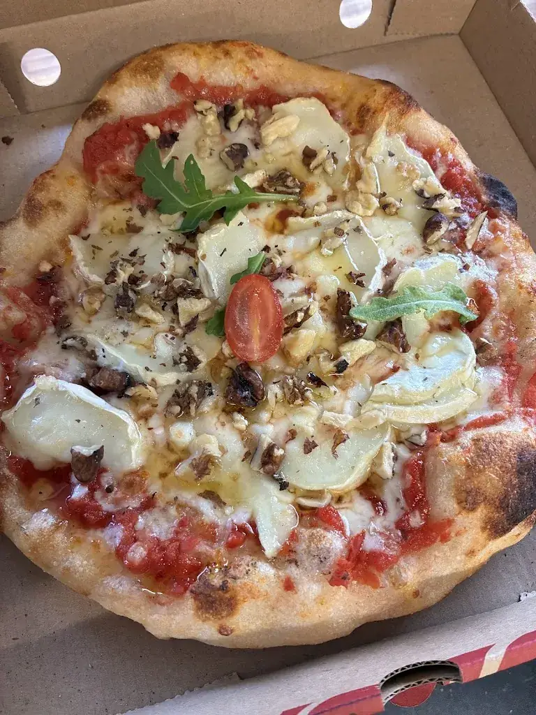 Dionysos pizza_Saint-Denis-de-Gastines_slider_image_3