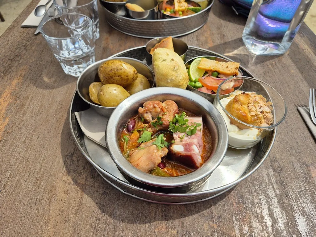 Léa Maupetit_Le Camp Des Girafes_Doué-en-Anjou_review