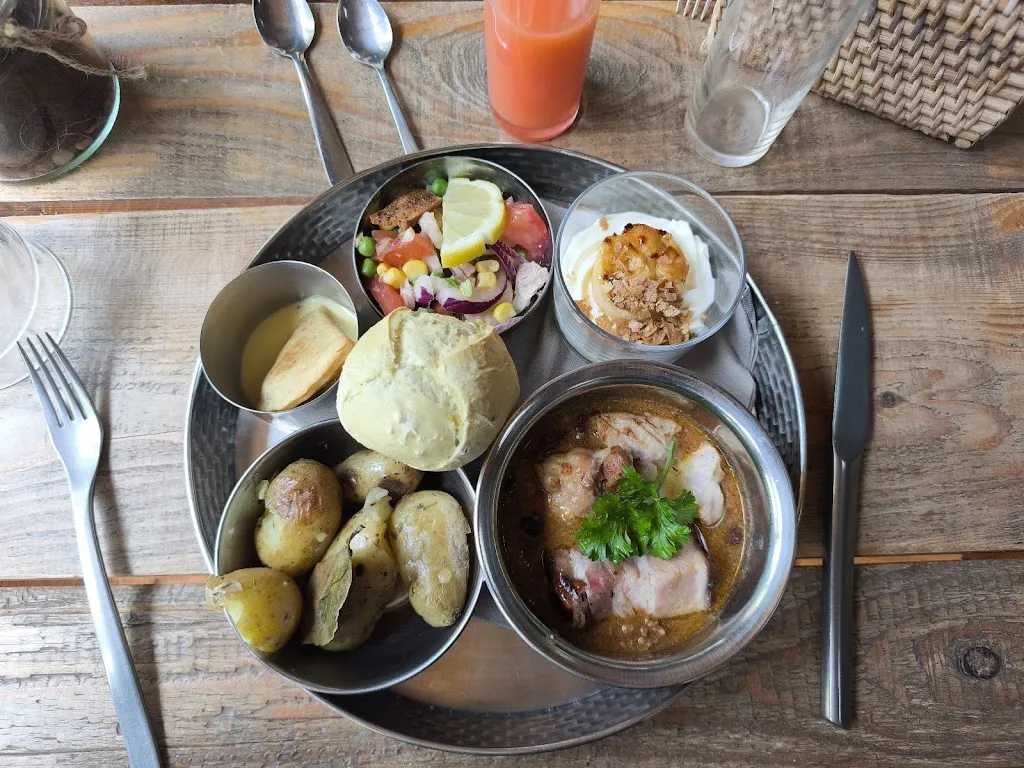 Carmai SW_Le Camp Des Girafes_Doué-en-Anjou_review