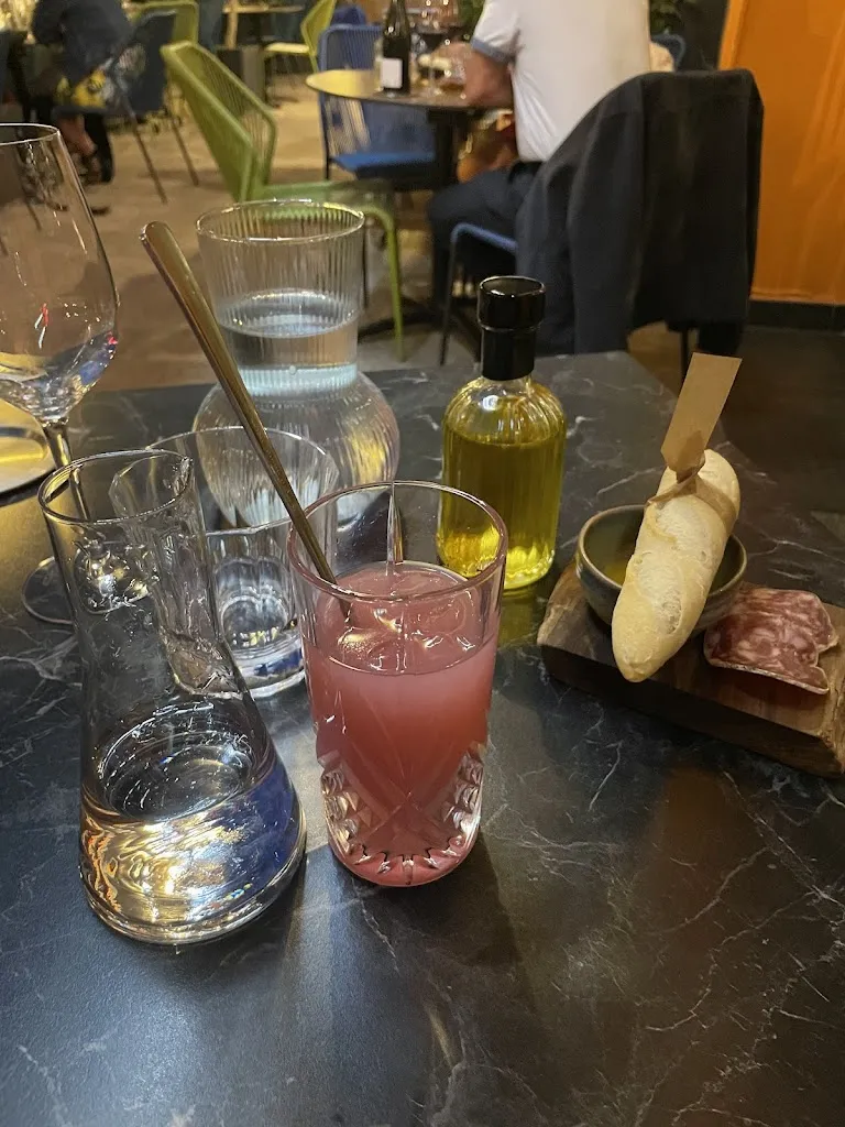 Andrew Huxley_Le Moderne_Montélimar_review