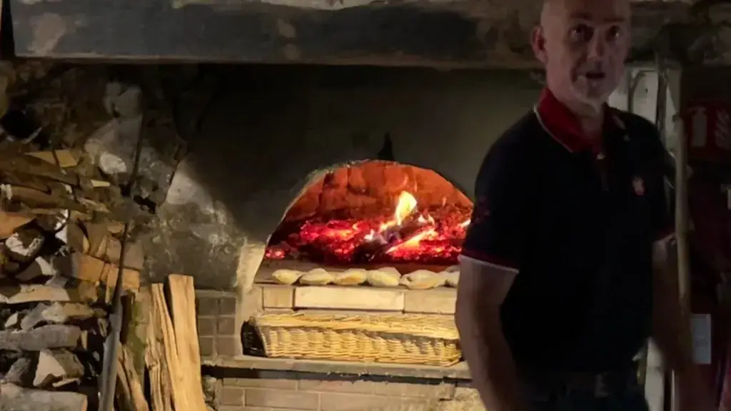 Restaurant Les Caves de la Genevraie_Louresse-Rochemenier_slider_image_2