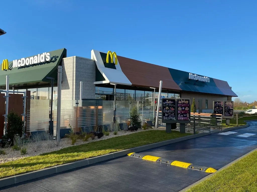 McDonald's Doué la Fontaine restaurant in Fontaine