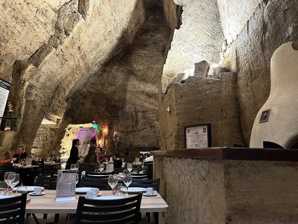 Anthony restaurant in Fontaine