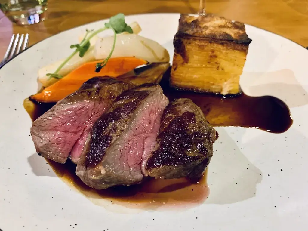 thomas h_Les Dames De La Loire_Ulmes_review