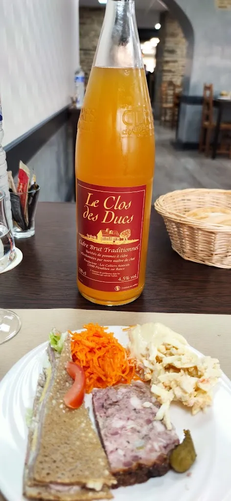 Le Lion d'Or_Fougerolles-du-Plessis_slider_image_3