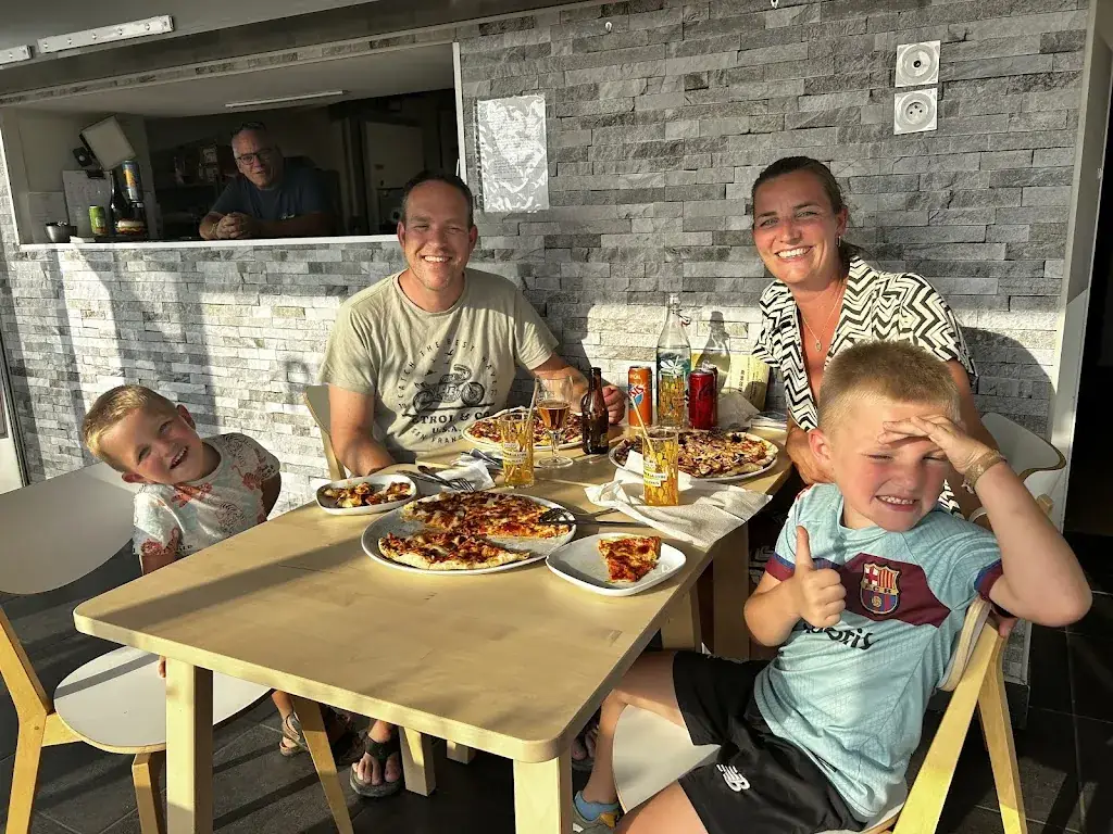 shirley van binsbergen_PIZZABEL'_Froidfond_review