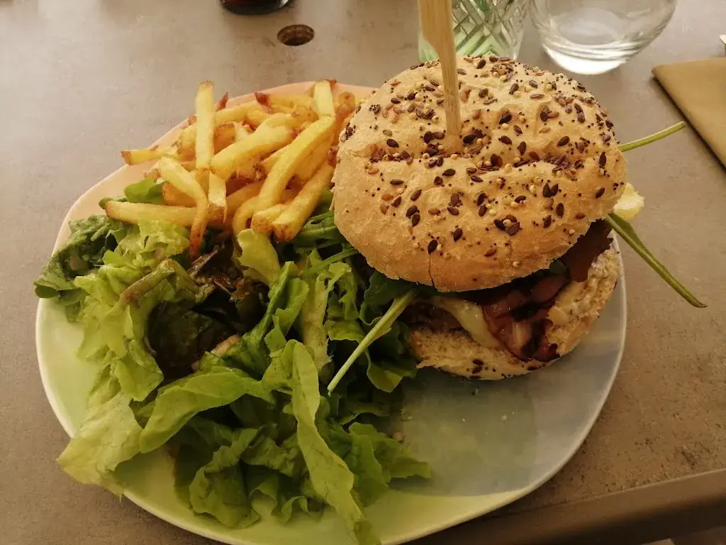 Les Halles Bar-Brasserie_Fontenay-le-Comte_slider_image_3