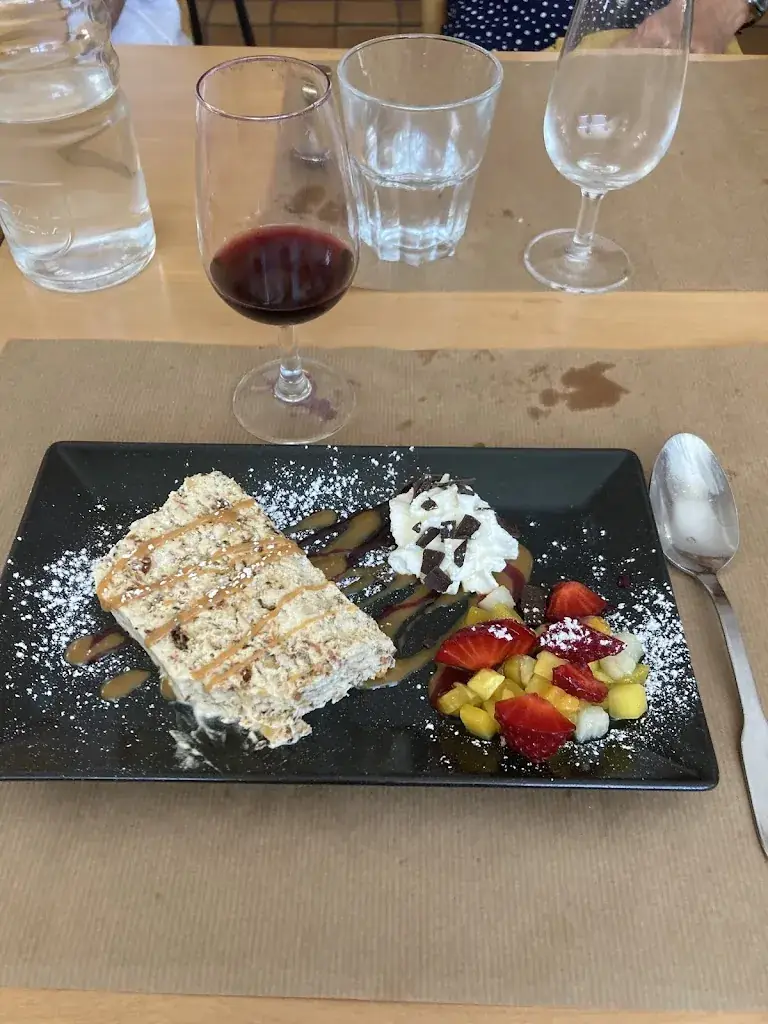 Stuart Foster_Hôtel Restaurant Les2M_Fontenay-le-Comte_review