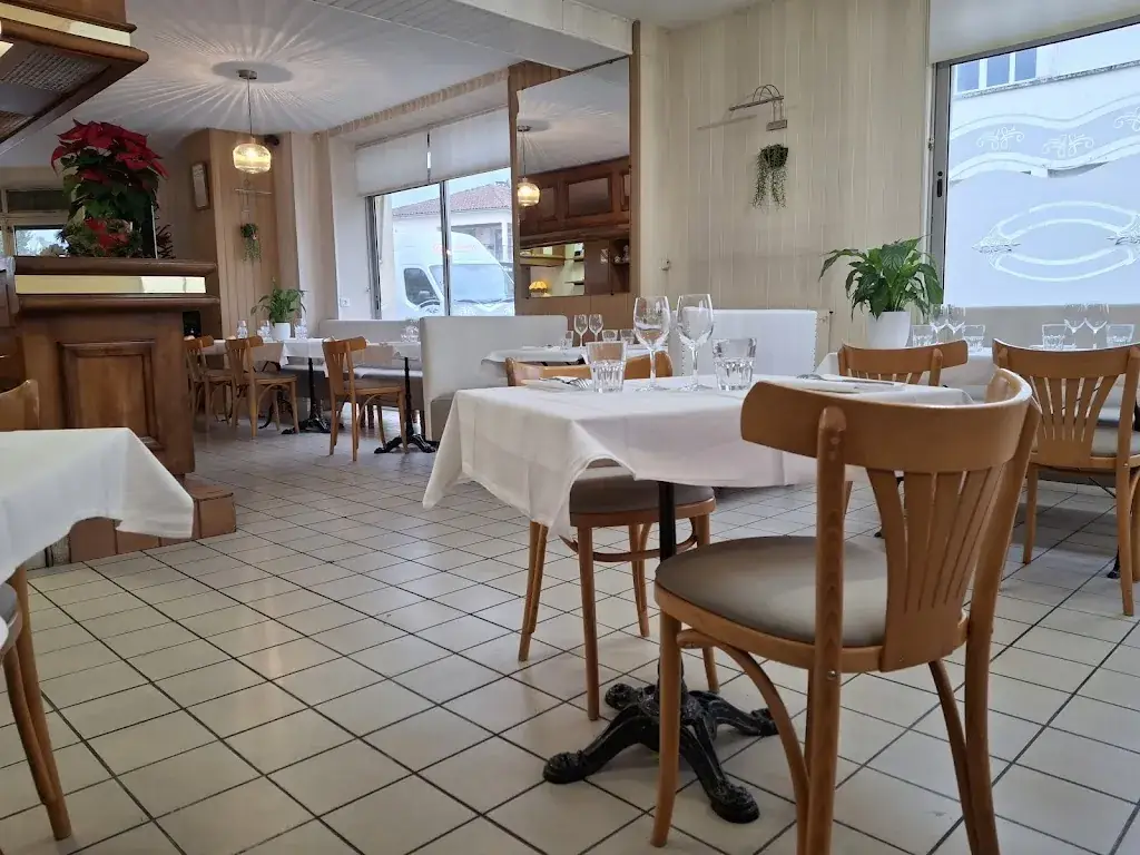 Hôtel Restaurant Les2M_Fontenay-le-Comte_slider_image_1