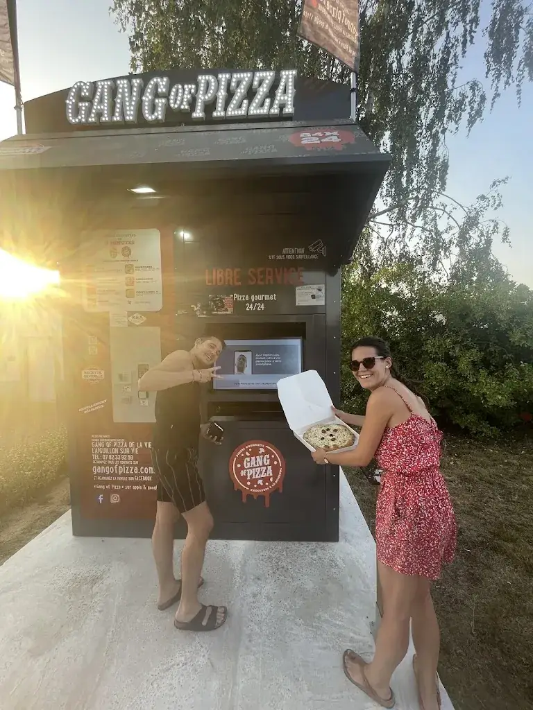 Gang Of Pizza_Grosbreuil_slider_image_3