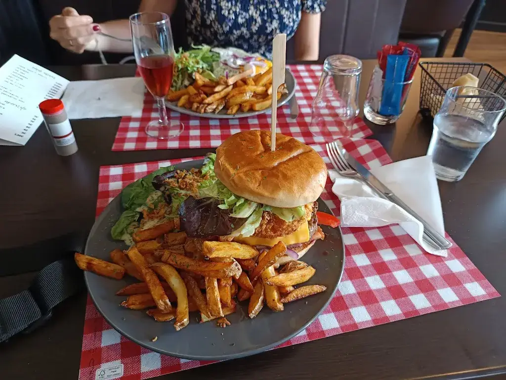 Chez Victor_Guécélard_slider_image_3