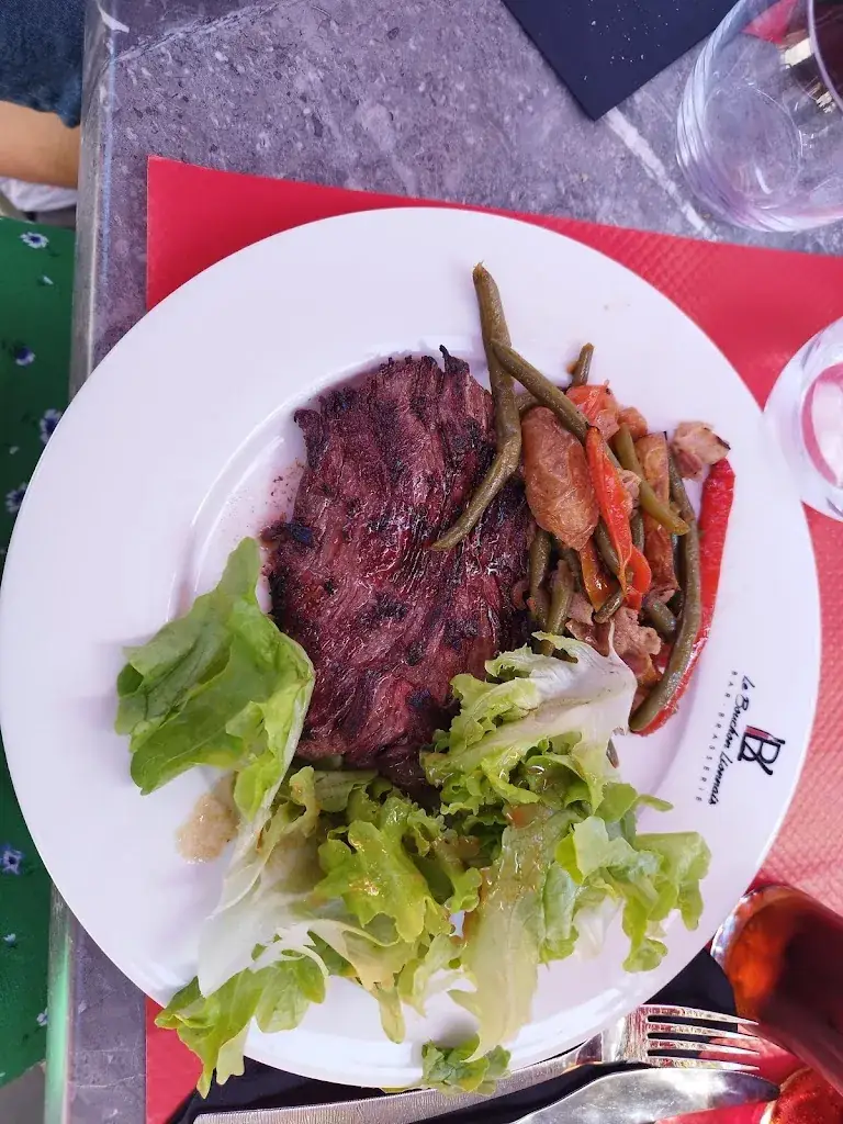 Maria Teresa Reyes Dominguez_Le Bouchon Lionnais_Grez-Neuville_review