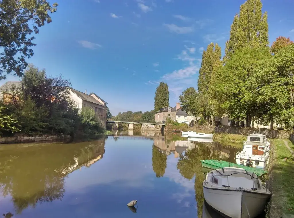 Lukasz Pawel Tarkowski_Maison éclusière de Grez-Neuville_Grez-Neuville_review