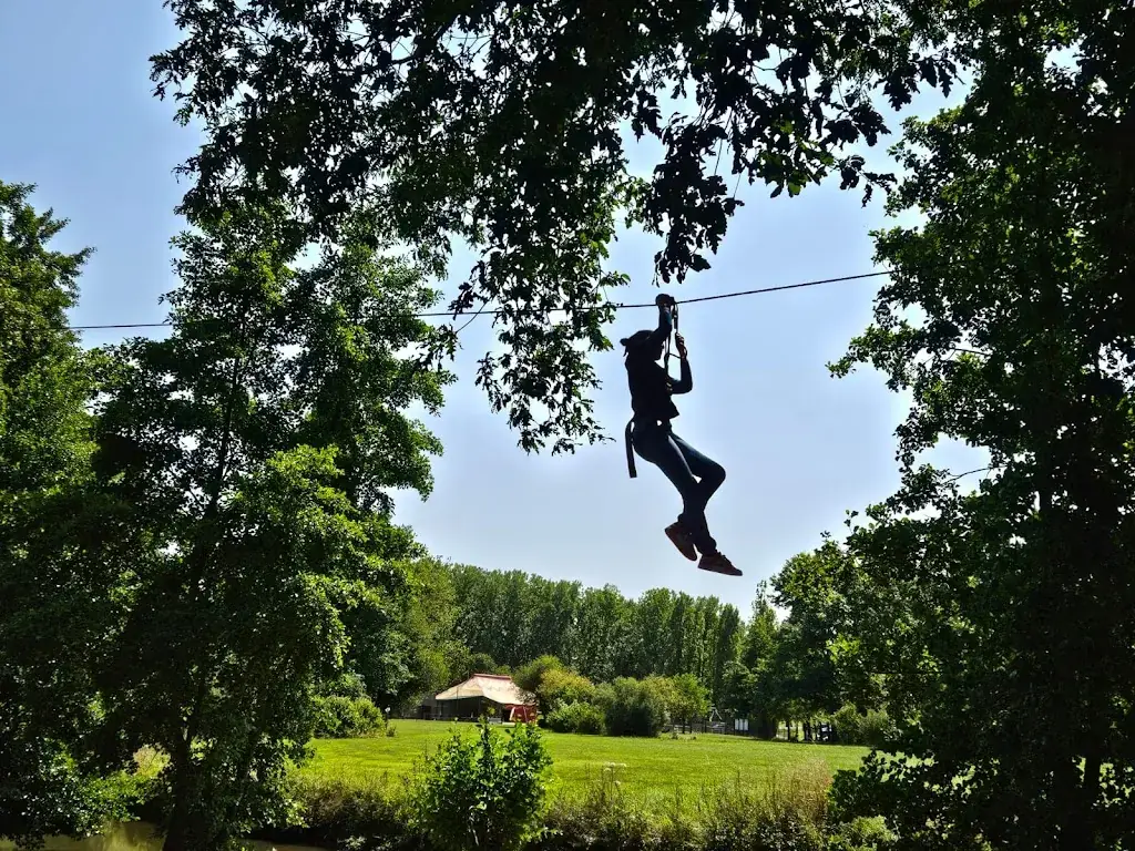 Angel Lec_PARC DE LOISIRS COLMONT_Gorron_review