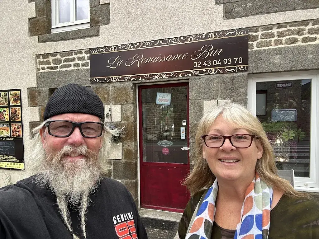 Dan Raeburn_La Renaissance Bar_Hercé_review