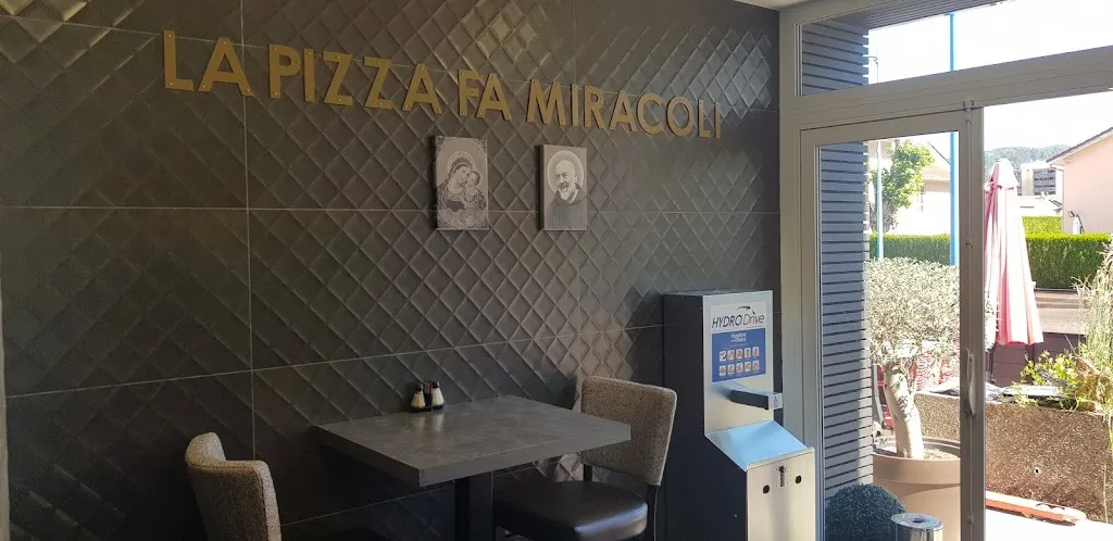 LA CALABRESE chez Francesco restaurant in Montréal-la-Cluse