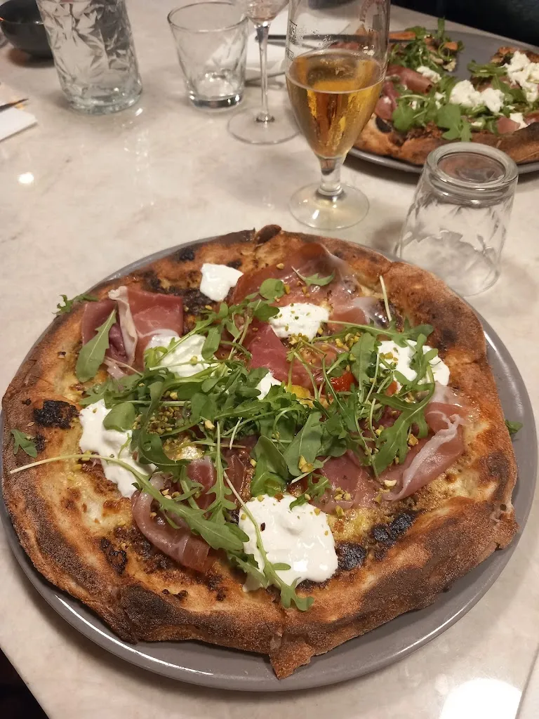 LA CALABRESE chez Francesco_Montréal-la-Cluse_slider_image_3