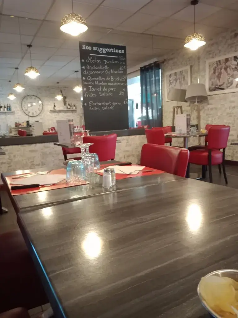 Le Trock Café restaurant in Montréal-la-Cluse